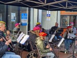 Optreden Jeugd Orkest Stad Brunssum tijdens Sinterklaasintocht Brunssum 12-11-2022